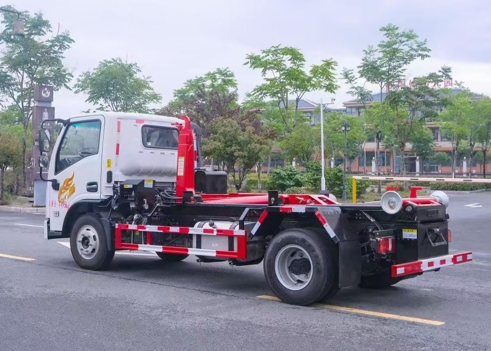 重汽豪曼藍牌(地庫)勾臂垃圾車 7方建筑垃圾箱  