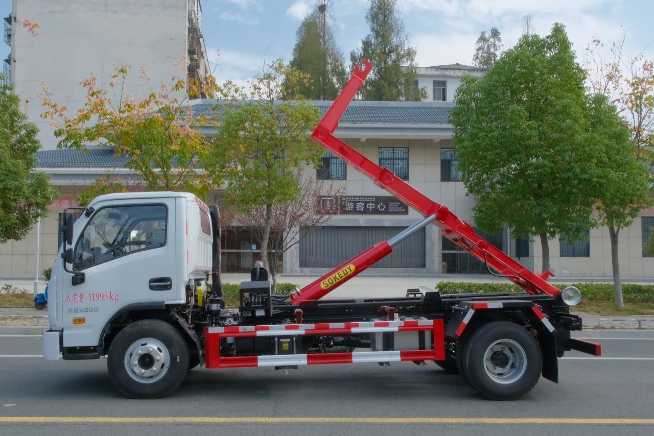 躍進藍牌(地庫)勾臂垃圾車 7方建筑垃圾箱  