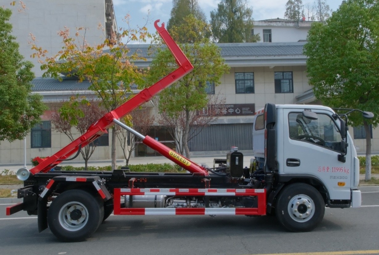 躍進藍牌(地庫)勾臂垃圾車 7方建筑垃圾箱  