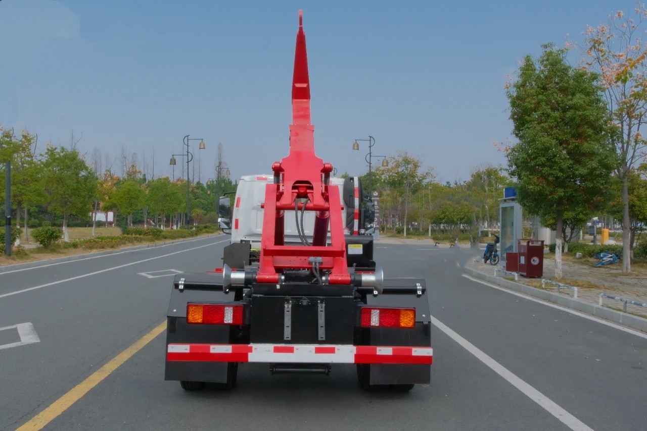 躍進藍牌(地庫)勾臂垃圾車 7方建筑垃圾箱  
