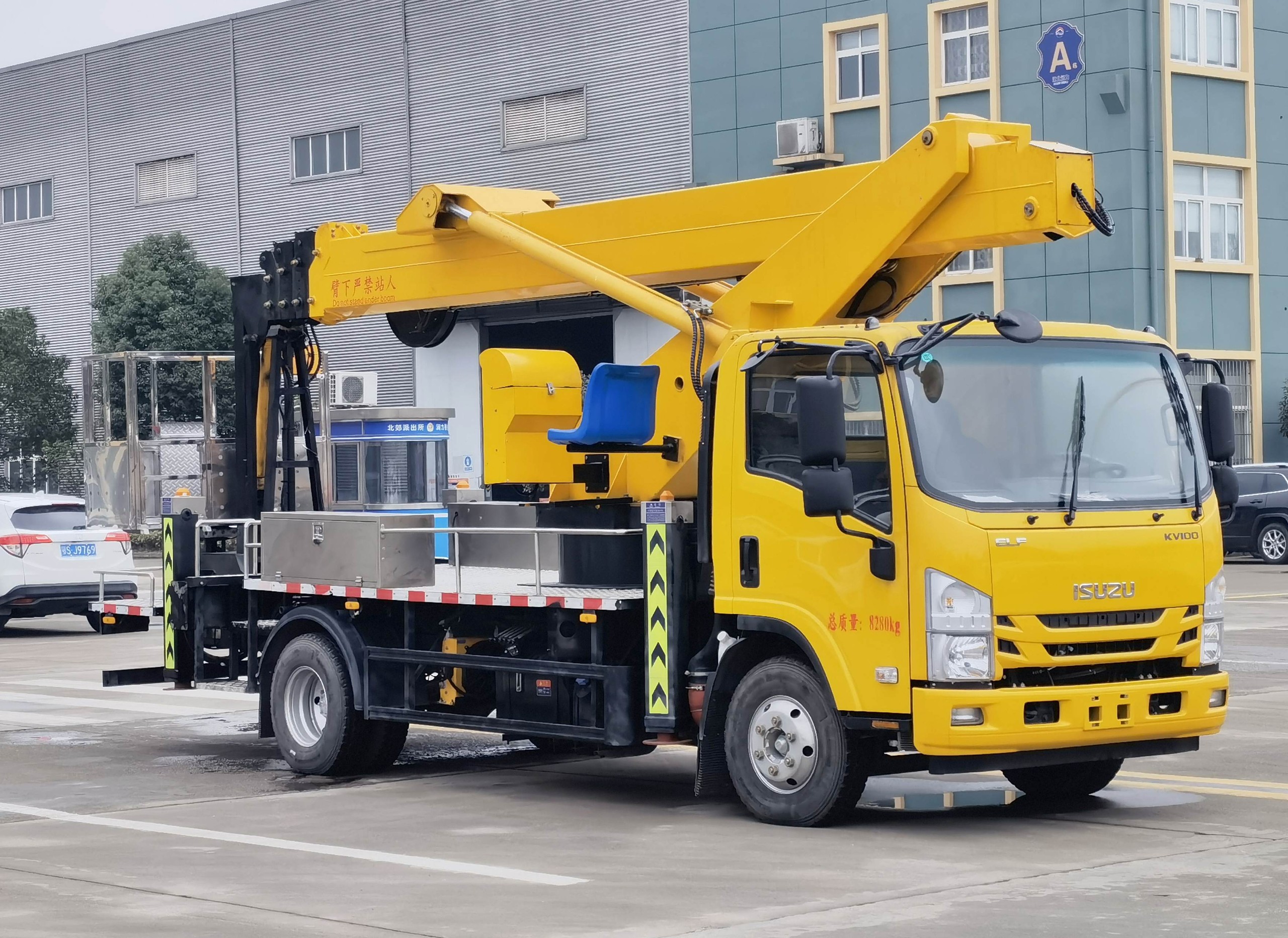 慶鈴五十鈴KV100直臂式32米高空作業車