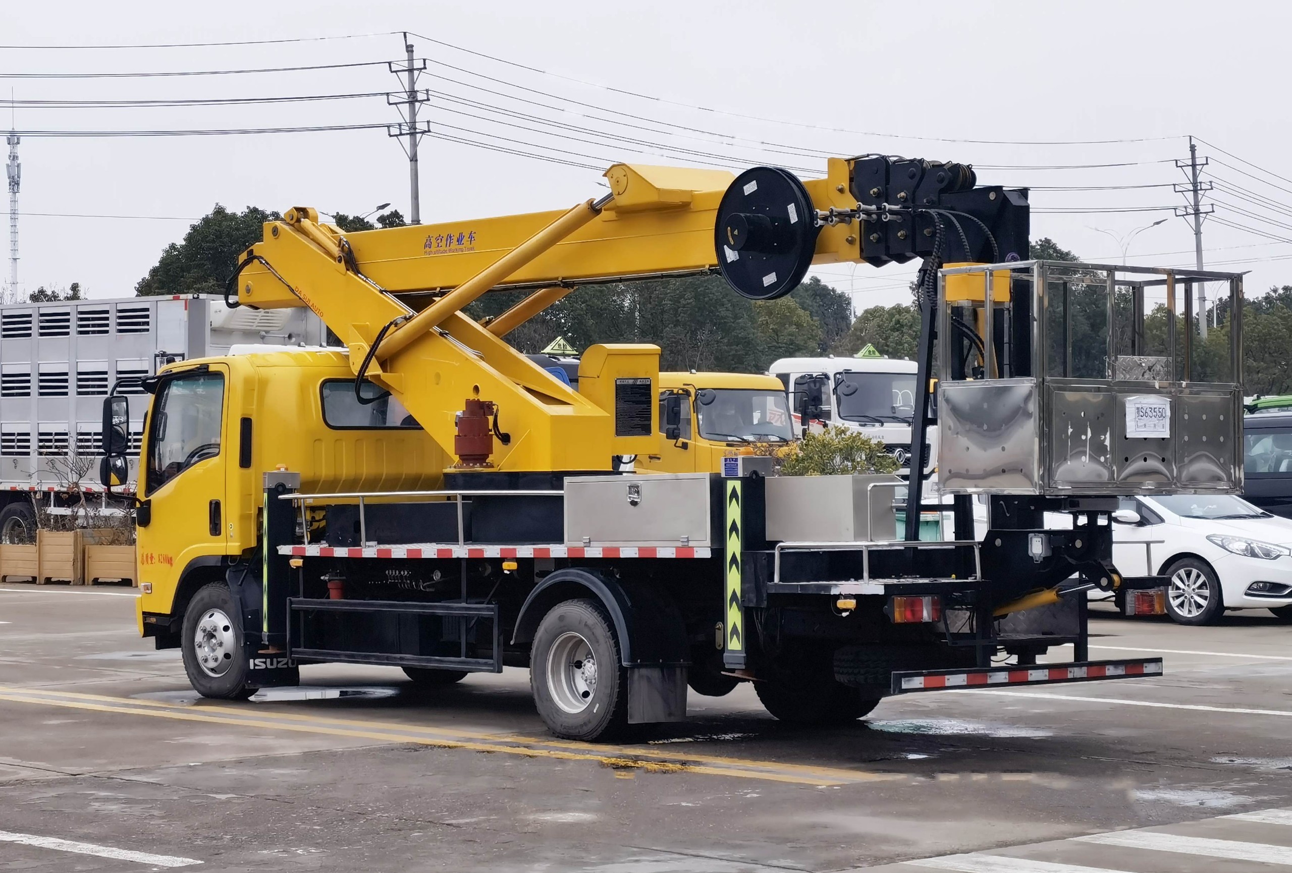 慶鈴五十鈴KV100直臂式32米高空作業車