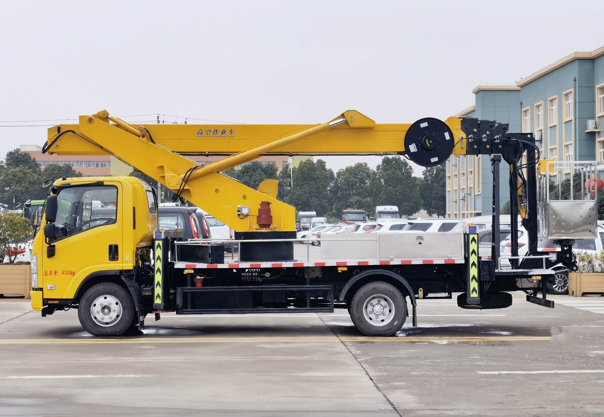 慶鈴五十鈴KV100直臂式32米高空作業車