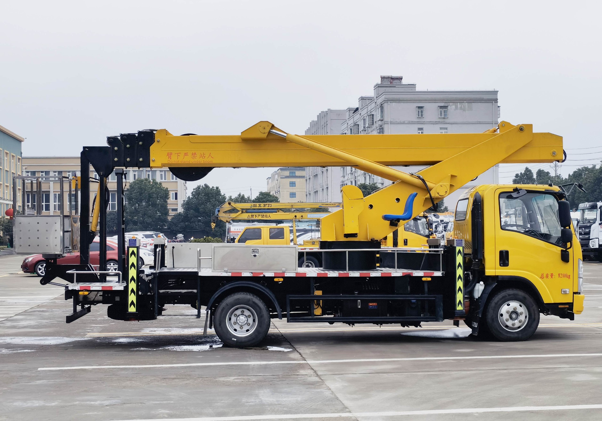 慶鈴五十鈴KV100直臂式32米高空作業車