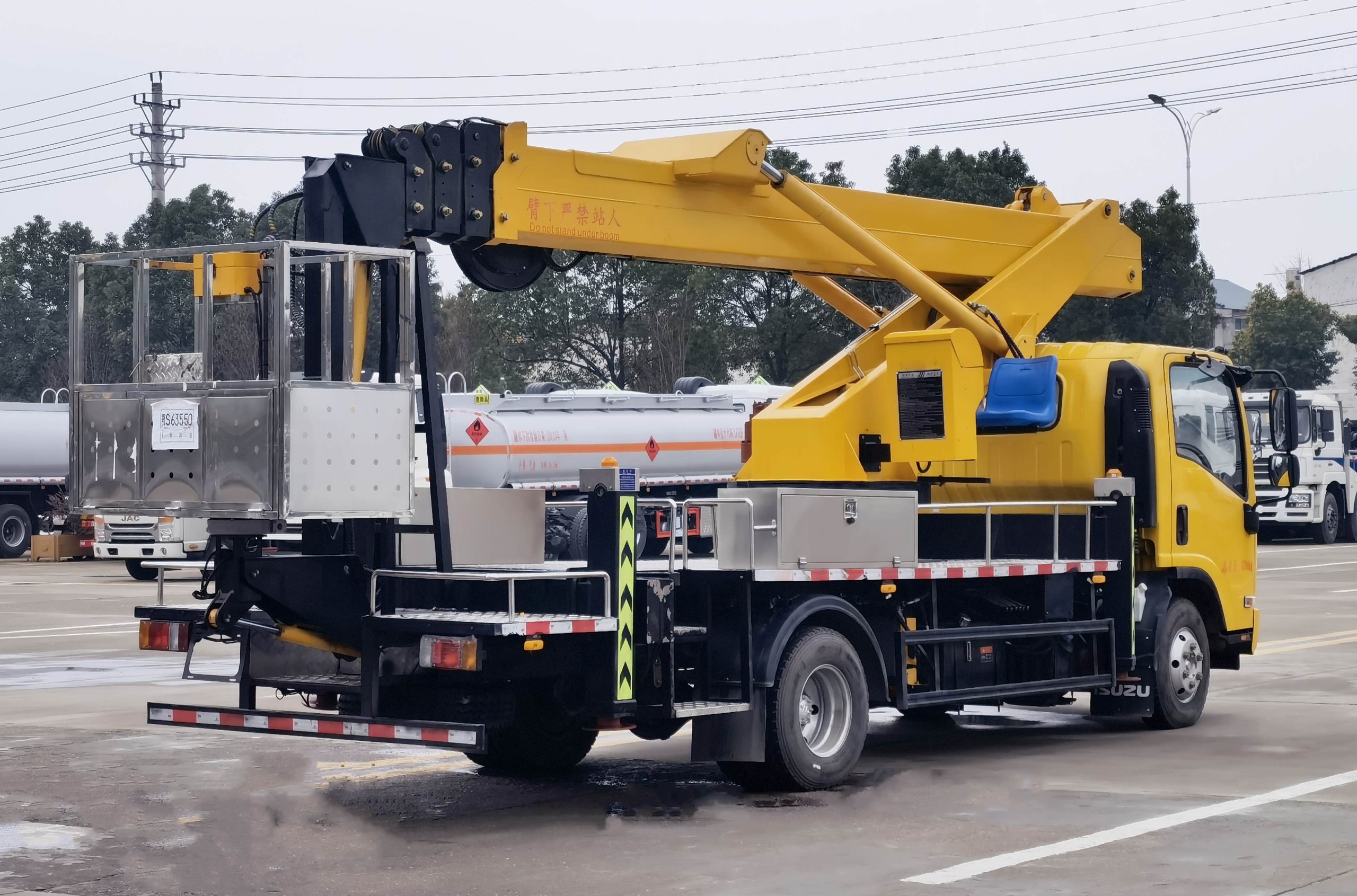 慶鈴五十鈴KV100直臂式32米高空作業車